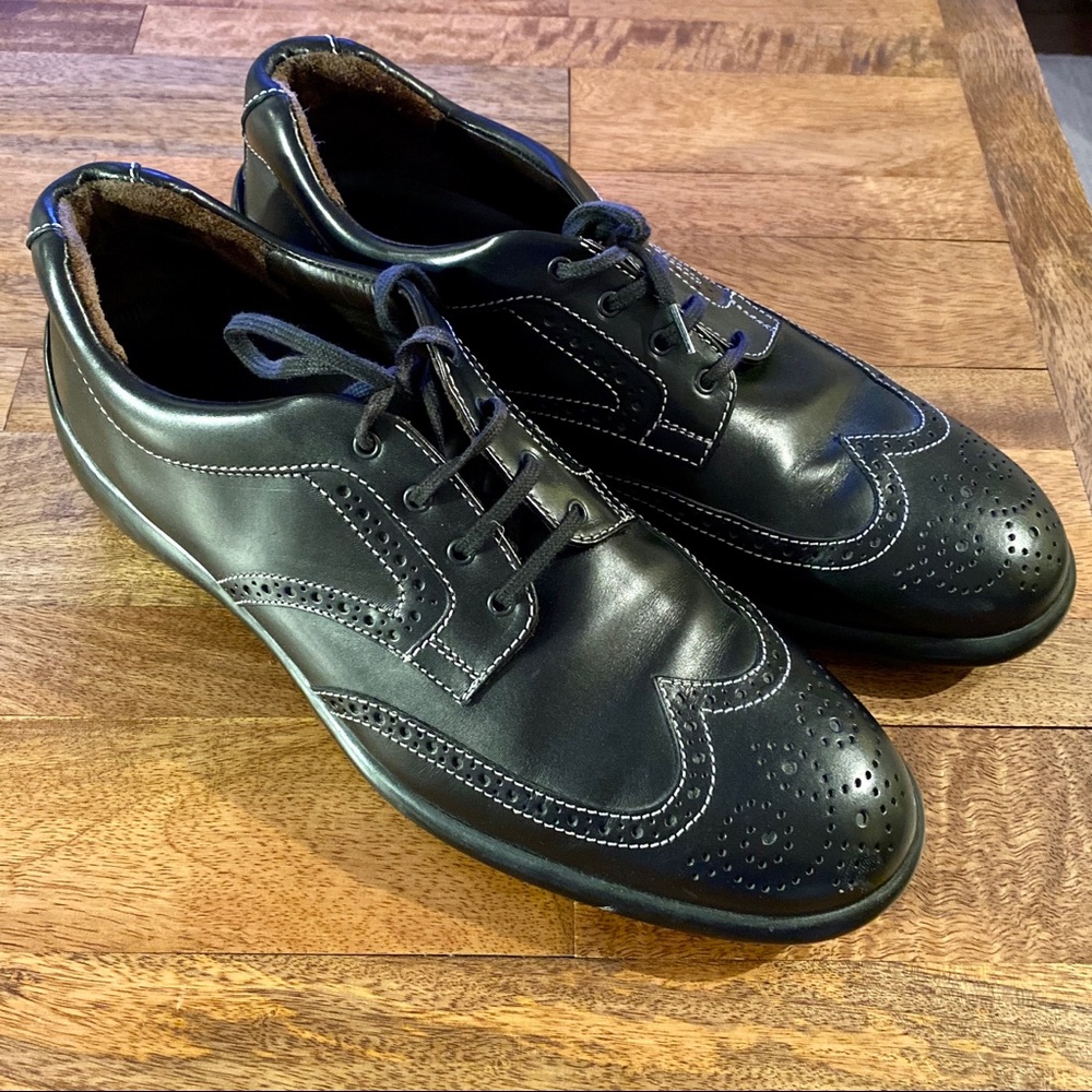 Tod’s Casual Wingtips - Black